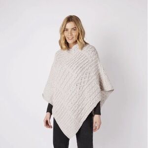 NWT Irelands Eye Irish Wool Aran Cable Knit Gray Poncho Size S/M